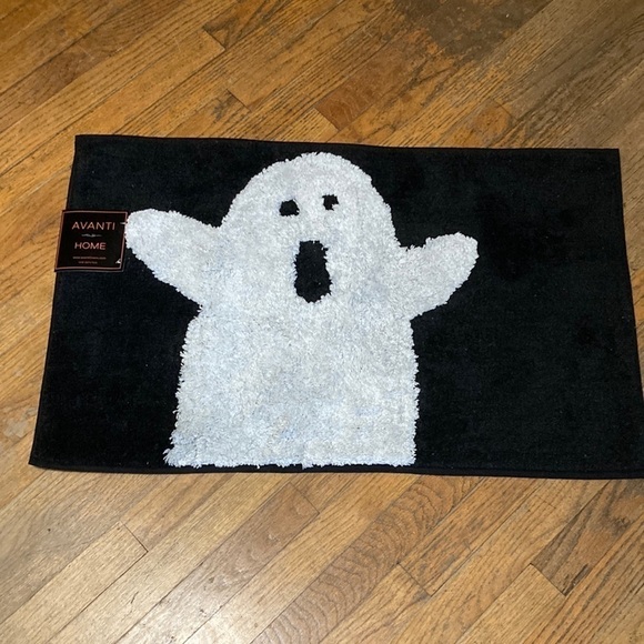 ONLY 2 LEFT! NWT AVANTI GHOST BLACK AND WHITE HALLOWEEN BATH MAT/RUG - Picture 1 of 8